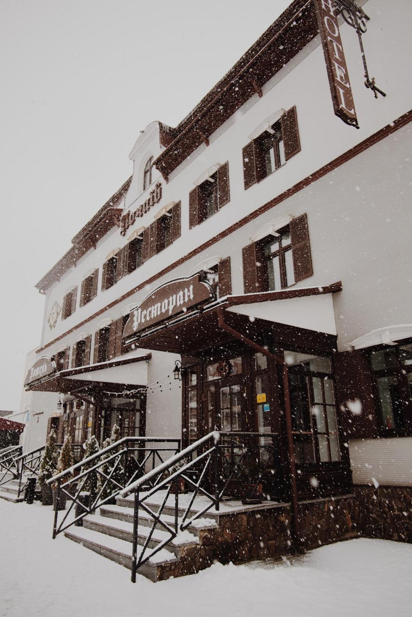Premier Hotel Pochaiv Exterior photo